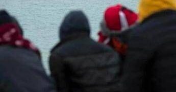 Rapporto Migrantes: in calo flussi irregolari, ‘modello Albania’ ai margini della democrazia