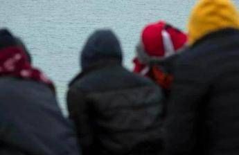 Rapporto Migrantes: in calo flussi irregolari, ‘modello Albania’ ai margini della democrazia