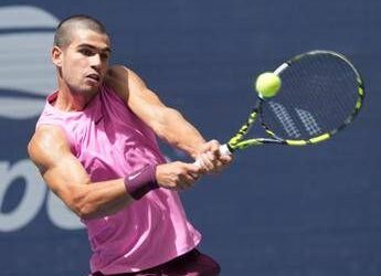 Us Open, troppo Alcaraz per Darderi: lo spagnolo domina contro l’azzurro e vola agli ottavi