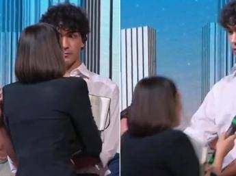 4 di sera, giornalista sviene in diretta. Del Debbio: “Sta bene”