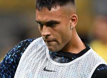 Cagliari-Inter 0-2, gol di Lautaro e Esposito: Chivu risale