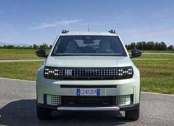 Fiat Grande Panda benzina: debutta la versione turbo da 100 CV