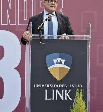 Gualtieri: “Voi giovani dovete riportare civiltà democratica nel dibattito del futuro”