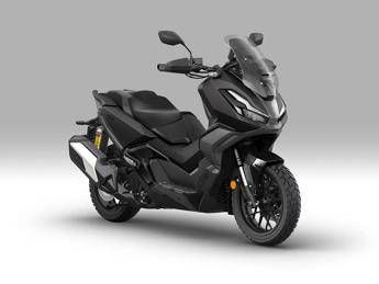 Honda ADV350 2026: nuove colorazioni e maxi-dotazione