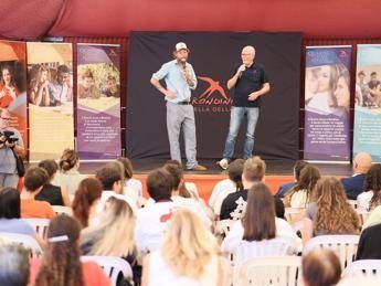 Jovanotti in cattedra, lezione alla Cittadella di Rondine