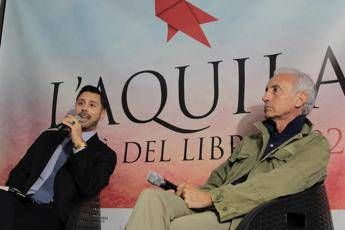 L’Aquila Città del Libro, in 500 per Travaglio su Russia-Ucraina