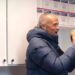 Luis Enrique ‘ruba’ il Pallone d’oro a Dembélé: il video della festa in casa Psg