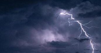 Maltempo al Nord, scatta l’allerta arancione in una regione: 7 sono in giallo