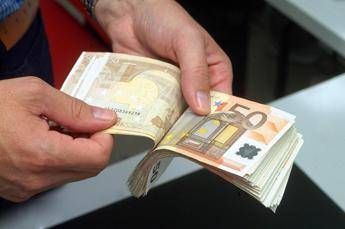 Manovra, viceministro Leo: “Cercheremo risorse per portare aliquota a 33% per redditi tra 50 e 60mila euro”