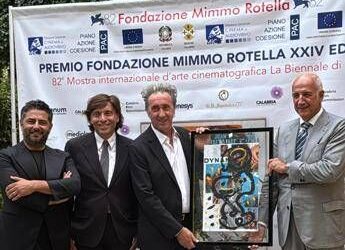 Mostra Venezia 2025, a Paolo Sorrentino il Premio Mimmo Rotella