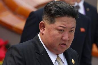 Nordcorea, Kim insiste sul programma nucleare: “Massima priorità, potenziare lo scudo”