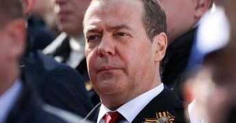 Russia, Medvedev: “Il rischio di una guerra mondiale è molto alto”