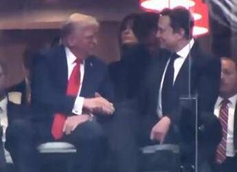 Trump-Musk, stretta di mano alla cerimonia per Charlie Kirk