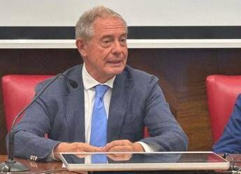 Urso: “Ue cambi la follia del Green deal, le auto vanno rinnovate ma le elettriche sono troppo care”