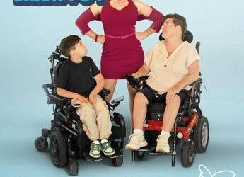 Veronika-Lucia Ocone vende ‘Guerrierò’, l’irriverente campagna di Famiglie Sma