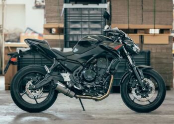 Sostituzione scarico Kawasaki Z650: tutto quello che devi sapere