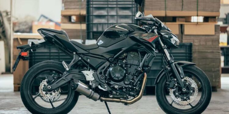 Sostituzione scarico Kawasaki Z650: tutto quello che devi sapere