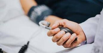 Alert ipertensione, come e quando misurare la pressione senza sbagliare