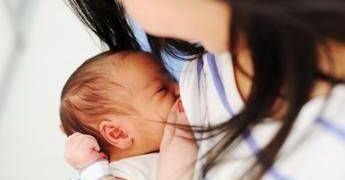 Allattamento al seno un investimento per il futuro, i consigli dei pediatri