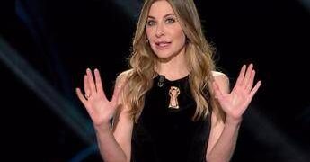 Belve domani su Rai2, gli ospiti e l’omaggio a Ornella Vanoni