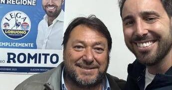 Candidato della Lega pubblica foto con il sosia di Ranucci: “Anche lui vota per noi”. E’ polemica