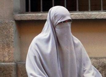 Divieto di velo integrale nei luoghi pubblici e pene più dure per i matrimoni combinati: la proposta di Fdl