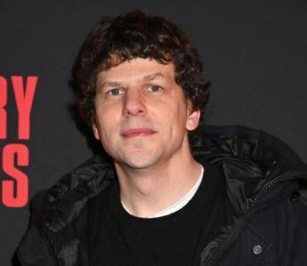 “Dono il rene a uno sconosciuto”, la scelta di Jesse Eisenberg