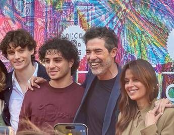 Gassman torna in ‘Un professore 3’: “Educazione sessuale a scuola necessaria, non si può demandare ai porno”