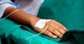 “Ho dolori pazzeschi”, c’è un’anguilla viva nell’intestino: il caso (quasi) unico al mondo