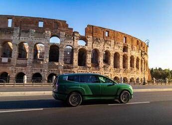 Hyundai IONIQ 9: il nuovo SUV elettrico premium arriva in Italia