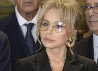 Marina Berlusconi contro le “due facce” della giustizia. L’Anm: “Errori fisiologici”. Insorge Forza Italia