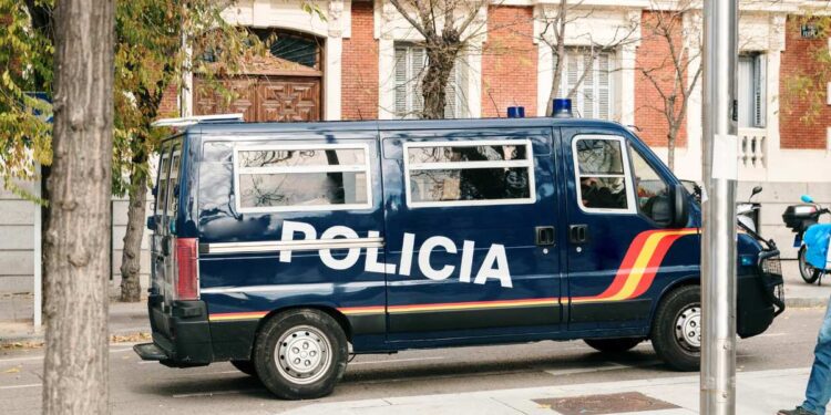 La Polizia Nazionale Spagnola arresta a Madrid due latitanti internazionali ricercati per violenza sessuale su minori