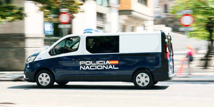 Madrid, La Polizia nazionale spagnola smantella una clinica odontoiatrica in cui i trattamenti venivano eseguiti da personale privo delle qualifiche richieste