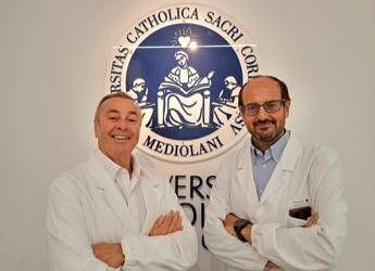 Robot e microscopio chirurgico utilizzati in tandem, tumore ultra-raro operato al Policlinico Gemelli Roma