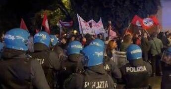 Roma, tensione al corteo Pro Pal: idranti sui manifestanti
