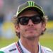 Valentino Rossi leggendario, trionfo a Indianapolis 17 anni dopo lo storico duello con Hayden