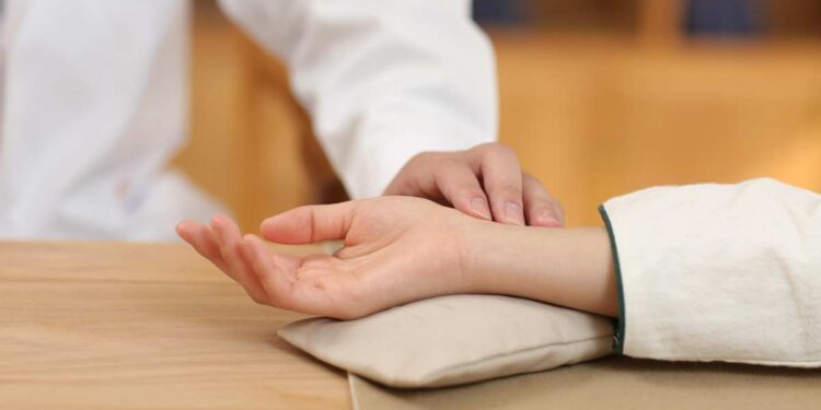 Distorsione o frattura del polso? Come riconoscerle e intervenire nel modo giusto