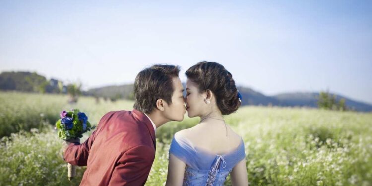 Quali fotografi matrimoniali in Puglia includono servizio di engagement e post-matrimonio?