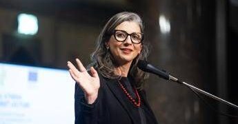 Assalto a La Stampa, Albanese: “Condanno ma sia monito”. Meloni: “Giustificare è grave”