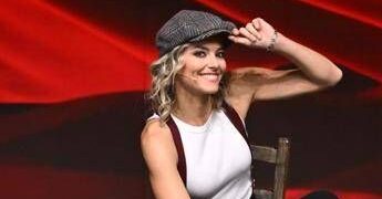 Ballando con le stelle, il piede di Fialdini ancora fasciato e dolorante ma lei non si arrende