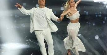 Ballando, guai per Paolo Belli? Anastasia Kuzmina: “Sono bloccata con il collo”