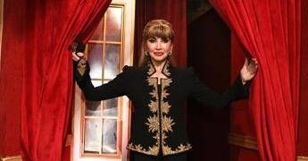 Ballando, l’omaggio speciale alle gemelle Kessler e le parole per Ornella Vanoni