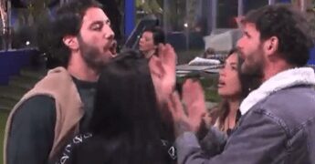 Caos al Grande Fratello, Omer si abbassa i pantaloni e Jonas lo attacca