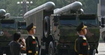 Cina, immagini satellitari rivelano nuova corsa agli armamenti: l’analisi