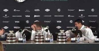 Cobolli, Berrettini e la conferenza show dopo il trionfo in Coppa Davis