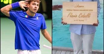 Cobolli, accoglienza da star alle Maldive: il cartello per celebrare la Coppa Davis