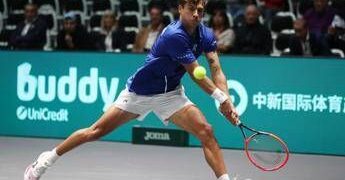 Cobolli colpisce nastro e impreca, Munar lo riprende: tensione in finale di Coppa Davis