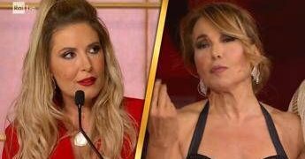 D’Urso-Lucarelli, scontro epocale a Ballando: “Scostumata”, “Non dici mai la verità”