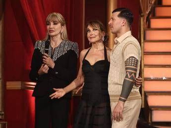 D’Urso show a Ballando, in lacrime per la madre poi attacca: “Dette cose non vere”