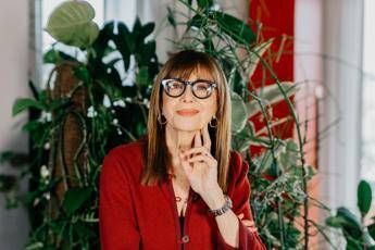 Da smog a cosmetici, pelle sotto attacco dei perturbatori endocrini. Ecco cosa accade e come difendersi